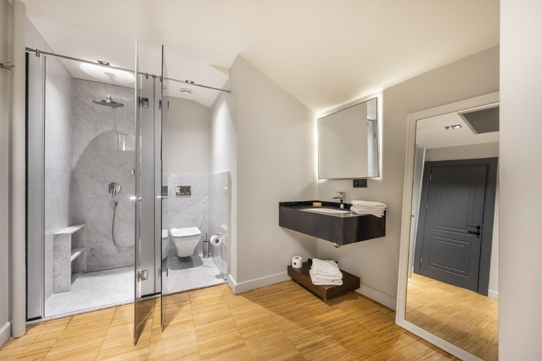 Bathroom 5, DeCamondo Residence, Beyoğlu