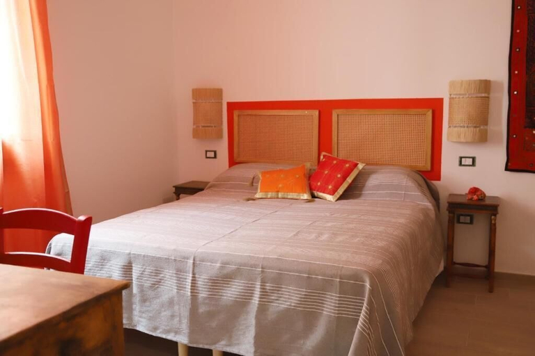 Bedroom 2, PROFUMO DI CALICANTO B&B, Oristano