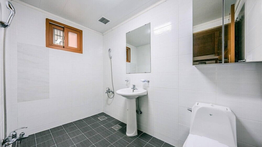 Bathroom 5, Heaven Valley A, Gapyeong