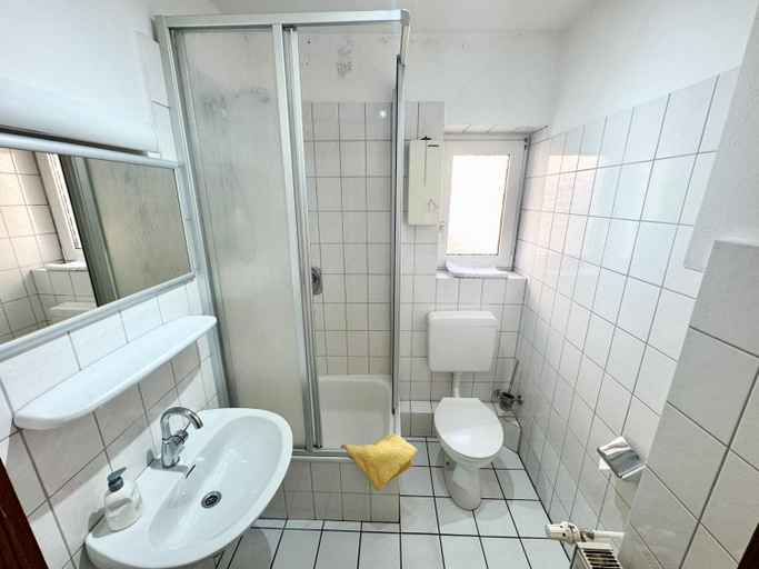 Bathroom 3, Hotel Bauernstube, Oberhausen