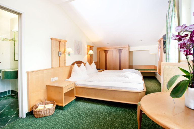 Bedroom 2, Hotel Koniggut, Salzburg Umgebung