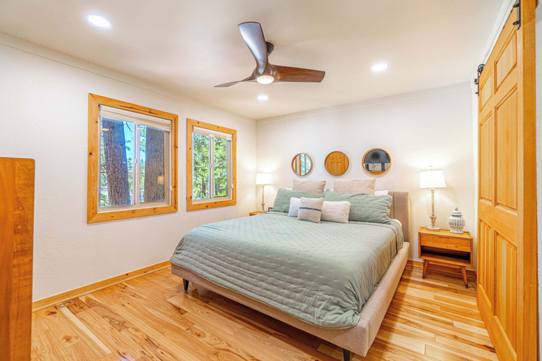 Room 5, Upscale Tahoe Townhome Near Incline w Fireplace, Washoe