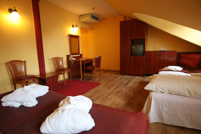 Bedroom 2, Wellness Hotel Laroba, Balatonalmádi