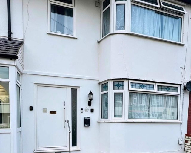 Exterior, Romford 4-bed Home, Sleeps 7 With Garden & Parking, London