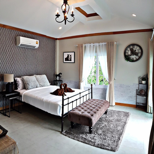 Bedroom, Vanida Antique Home, Sattahip