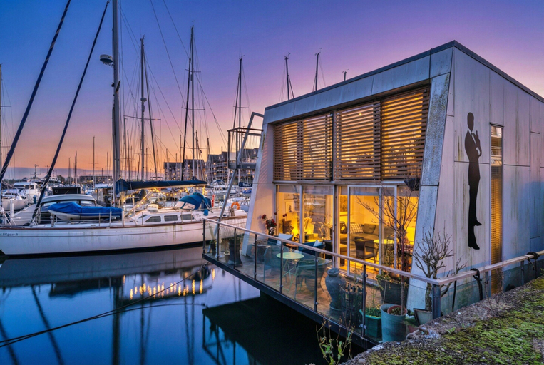 Exterior 5, Houseboat in Central Liverpool, Sefton