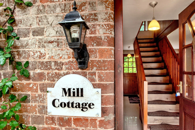 Reception, Spacious Devon Farmhouse, Devon