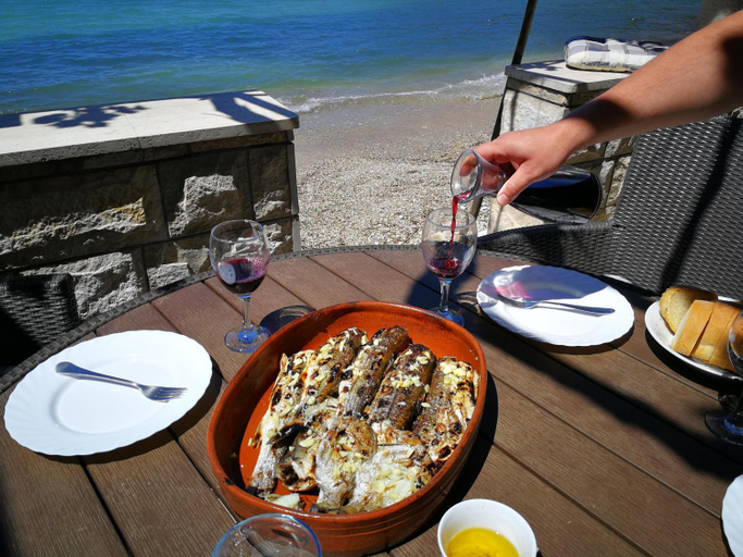 Food & Drinks, Apartments Luna, Ston