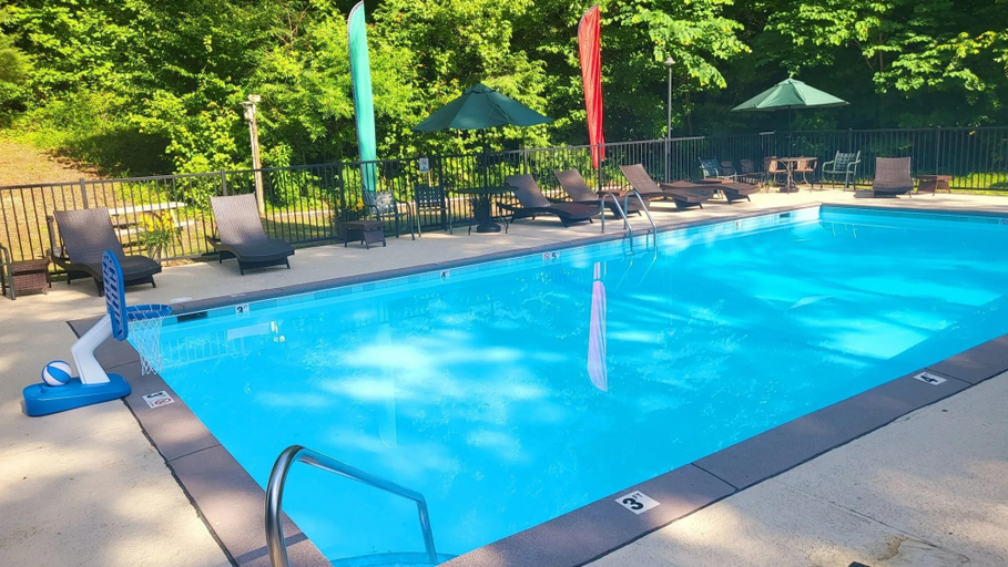 Sport & Beauty 4, The Gathering Place 3 Bedroom Cabin by RedAwning, Sevier