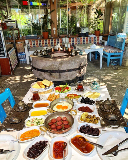 Outdoor dining, taş konak, Selçuk