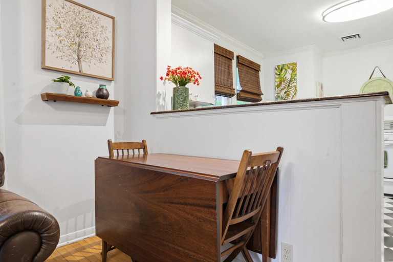 Room 2, Spacious 2BR Perfect for Work Crews or Families, Lafayette