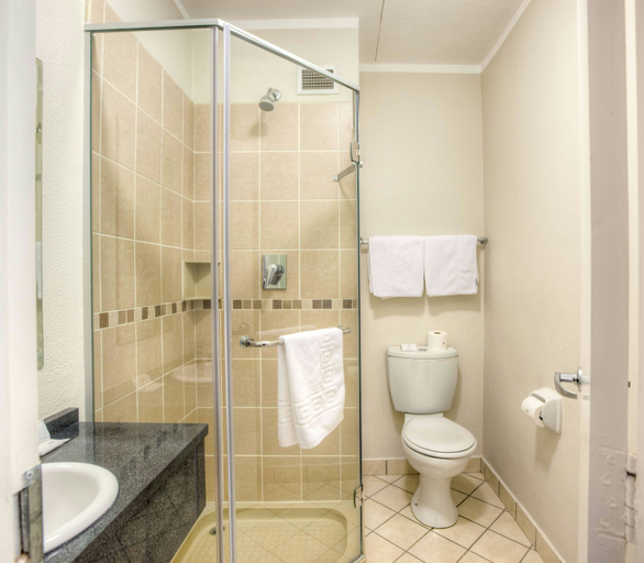 Bathroom 5, Road Lodge Kimberley, Frances Baard