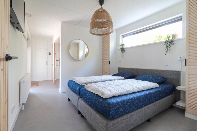 Room 3, Beach Villa With Sauna & Steam Bath, Wûnseradiel