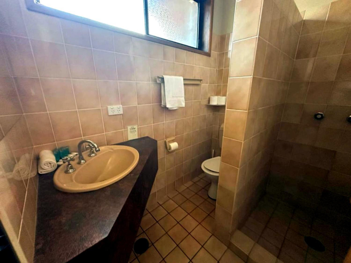 Bathroom 3, Merimbula Gardens Motel, Bega Valley