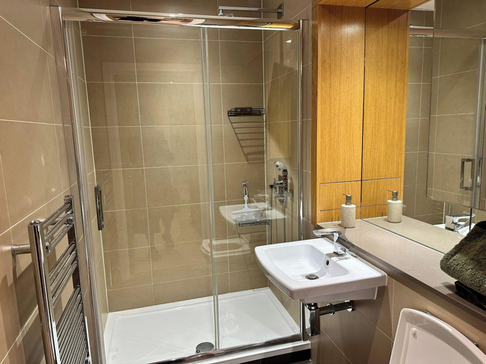 Bathroom 3, Luxury two bed two Bath In Excel, London