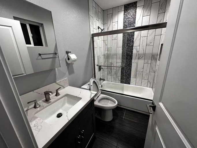 Bathroom 3, 23rd homestay, Los Angeles