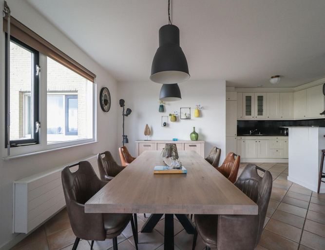 Dining 4, Lakeview Suite With Whirlpool in Makkum, Wûnseradiel