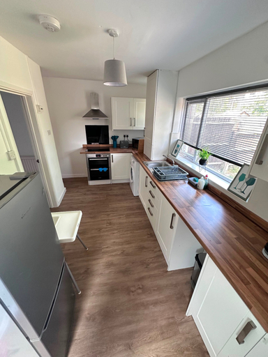 Private kitchen 2, House Sleeps 4 with Patio, Warwickshire