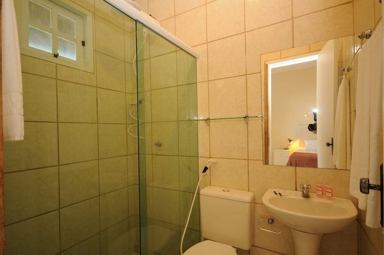 Bathroom, Pousada Três Pescadores, Armação dos Búzios