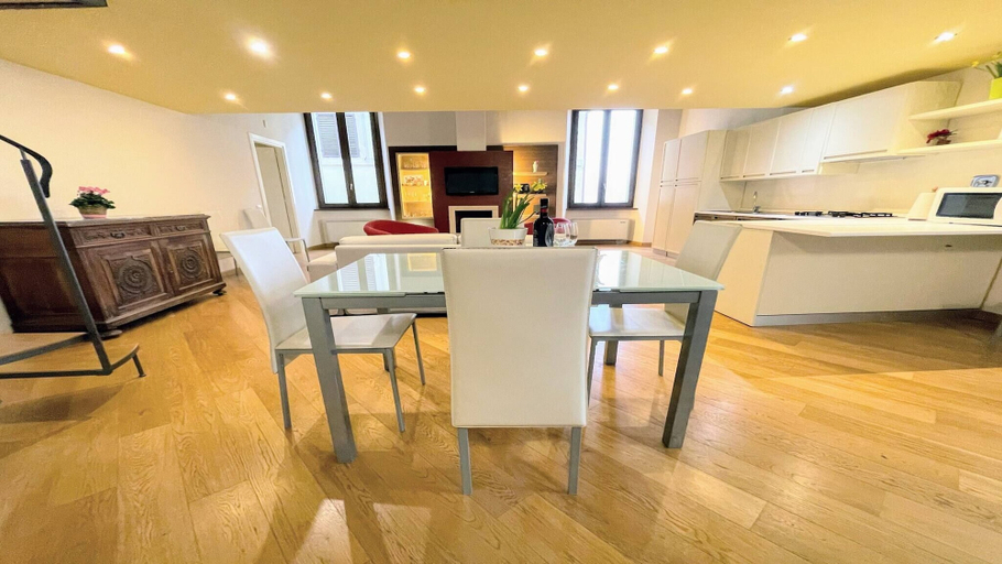 Dining 4, 6 Guests apt With Terrace in Pedestrian Historic Centre of Spoleto, Perugia