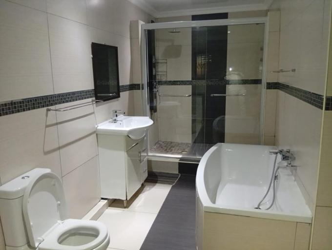 Bathroom 3, Jomus guest house, Lejweleputswa