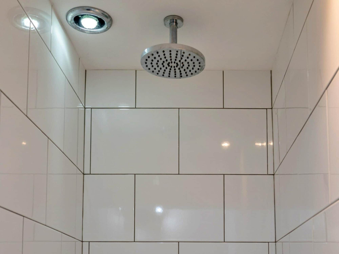 Bathroom 4, Luxury Devon Estate Barn for 4, Devon