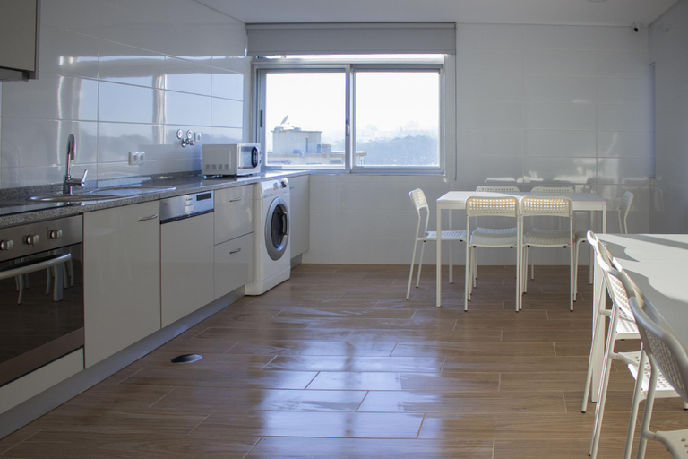 Others 5, Central Suites 3, São João da Madeira