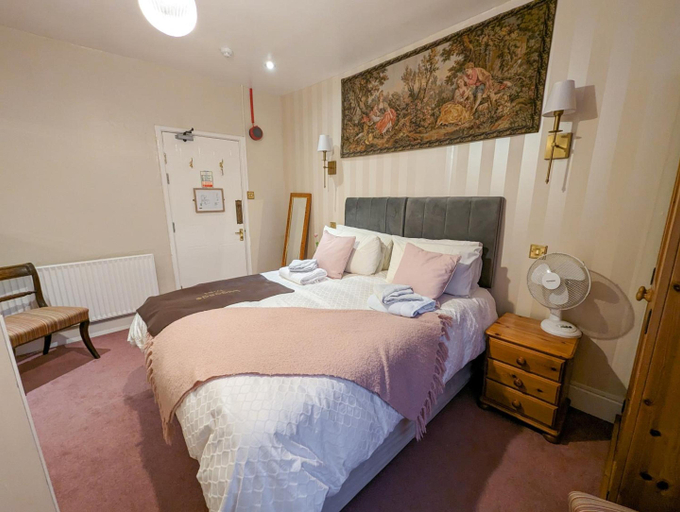 Bedroom 2, Crown and Trumpet Inn, Worcestershire