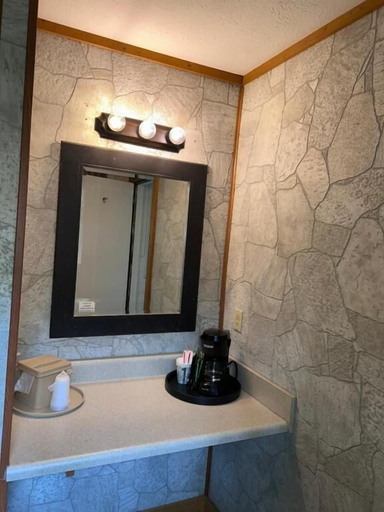Bathroom 3, Stony Creek Motel, Haywood