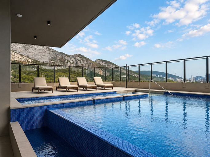 Pool, Balzac, Monterrey