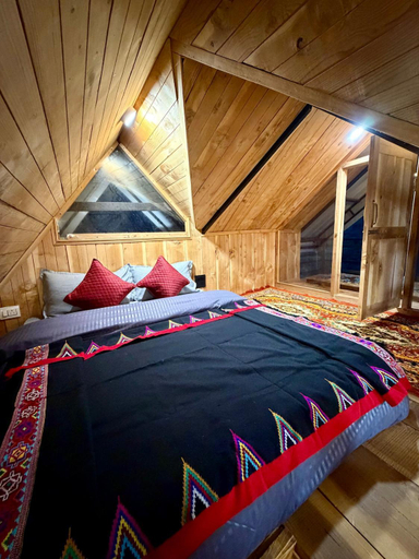 Bedroom 3, Laida Holiday Homestay-DBR Wooden Cottage, Kullu