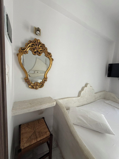 Bedroom 3, Foinikas Studios, South Aegean