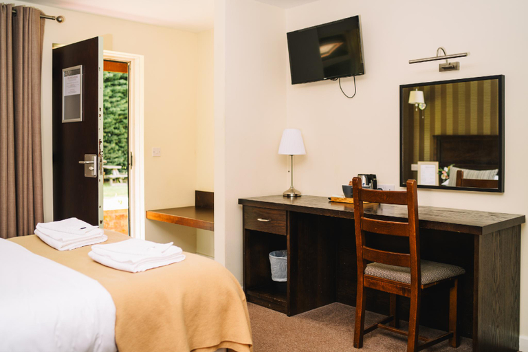 Bedroom 3, Red Lion Inn and Motel, York