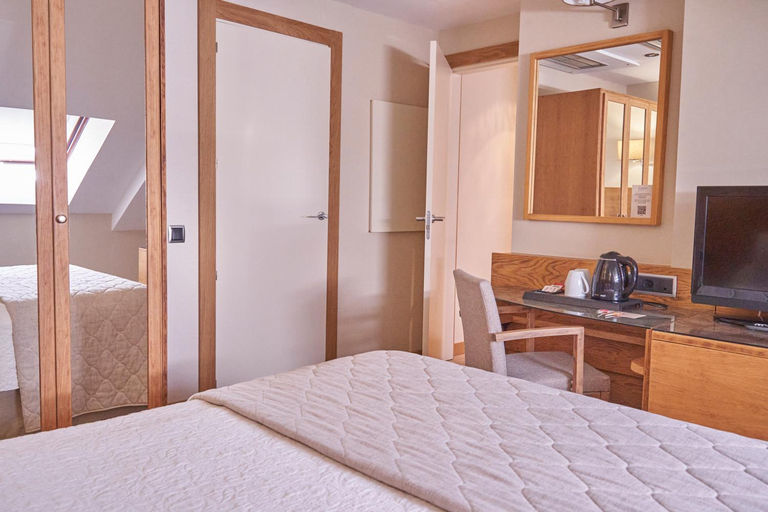Bedroom 2, Hotel San Juan de los Reyes, Toledo