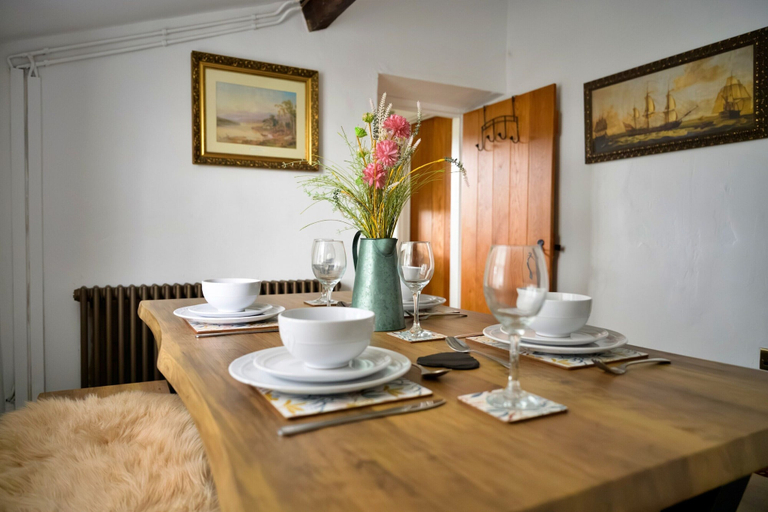 Dining 3, Scenic Snowdonia Border Cottage for 4, Gwynedd