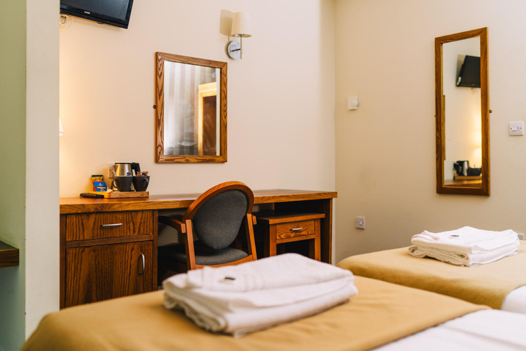 Bedroom 2, Red Lion Inn and Motel, York