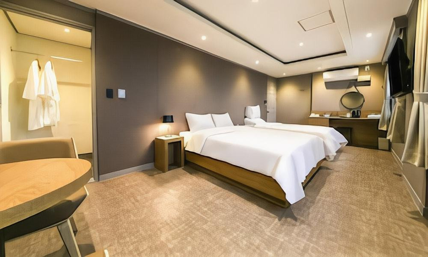 Bedroom 2, Gangneung Olympia Hotel, Gangneung