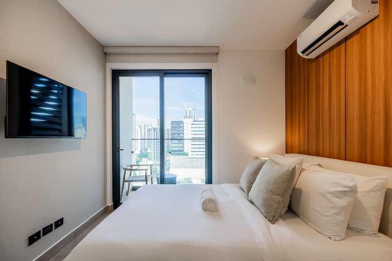 Room 5, w Upscale 2BR w Balcony AC in San Francisco, Panamá