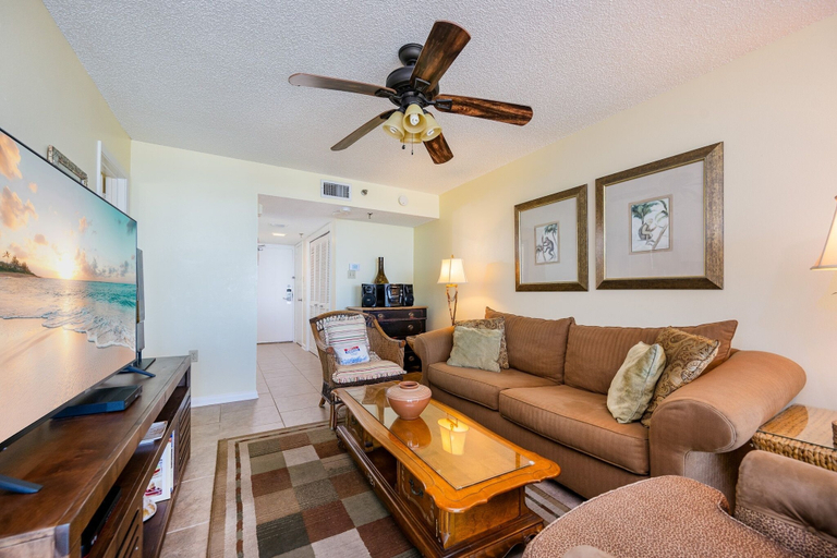 Living area 5, Phoenix Iii 3033 1 Bedroom Condo, Baldwin