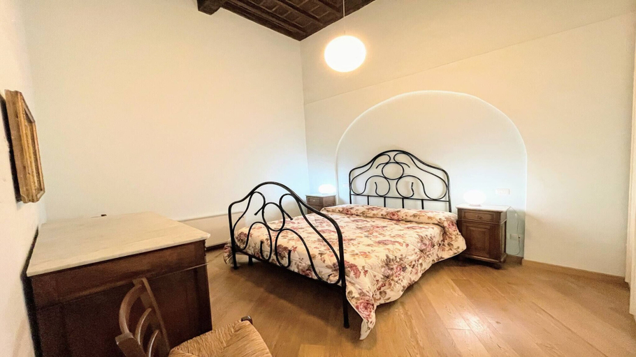 Room 3, 6 Guests apt With Terrace in Pedestrian Historic Centre of Spoleto, Perugia