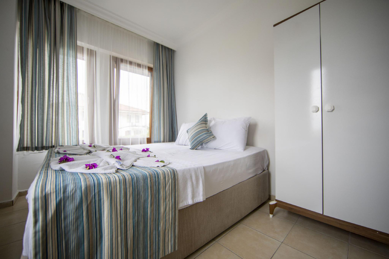 Bedroom 2, Portofino Apartments, Ula