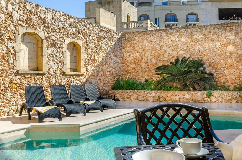 Sport & Beauty 4, Il-Kampnar Gozo Farmhouse with Private Pool