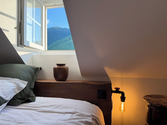 Room 2, Les fontaines de Gazost, Hautes-Pyrénées