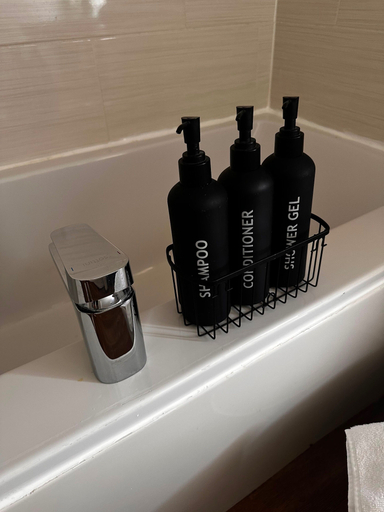 Bathroom amenities, House Sleeps 4 with Patio, Warwickshire