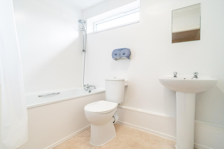 Bathroom 2, Sand Bay Holiday Village - Adults Only, North Somerset
