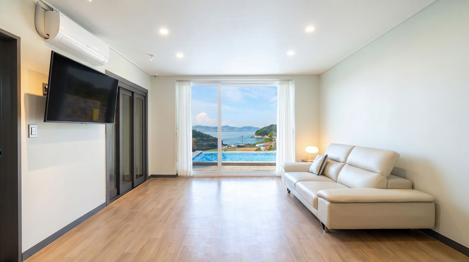 Others 5, Namhae U9stay, Namhae
