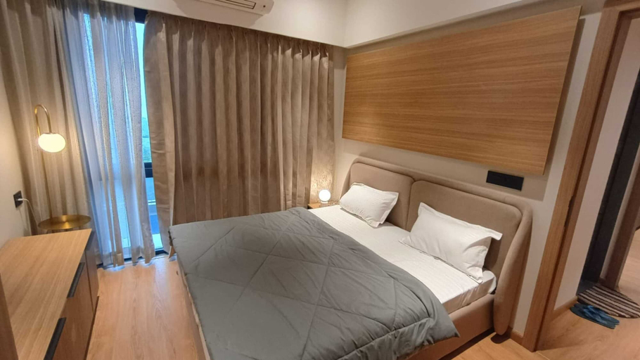 Room 5, Awesome The Studio Stay, Raipur