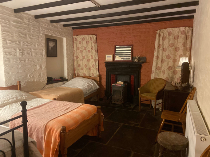 Room 4, Cottage Sleeps 9 With Sea Views and Parking, Orkney Islands