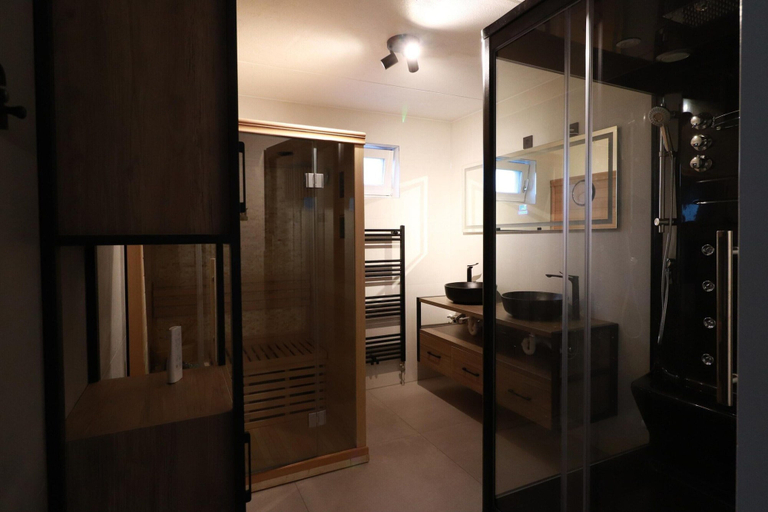 Bathroom 2, Beach Villa with Sauna for 8 Guests, Wûnseradiel