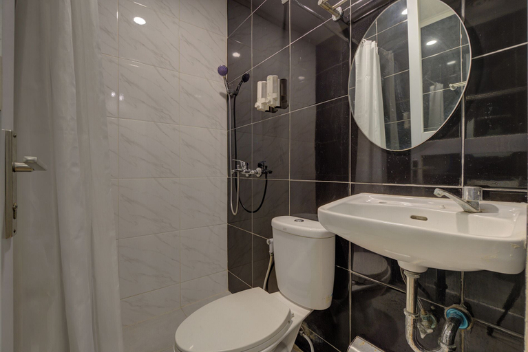 Bathroom 3, Hotel Bunga Bunga, Central Jakarta